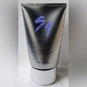 Monat blow out cream